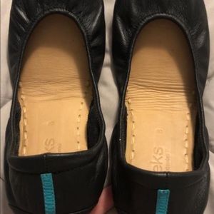 Solid black Tieks